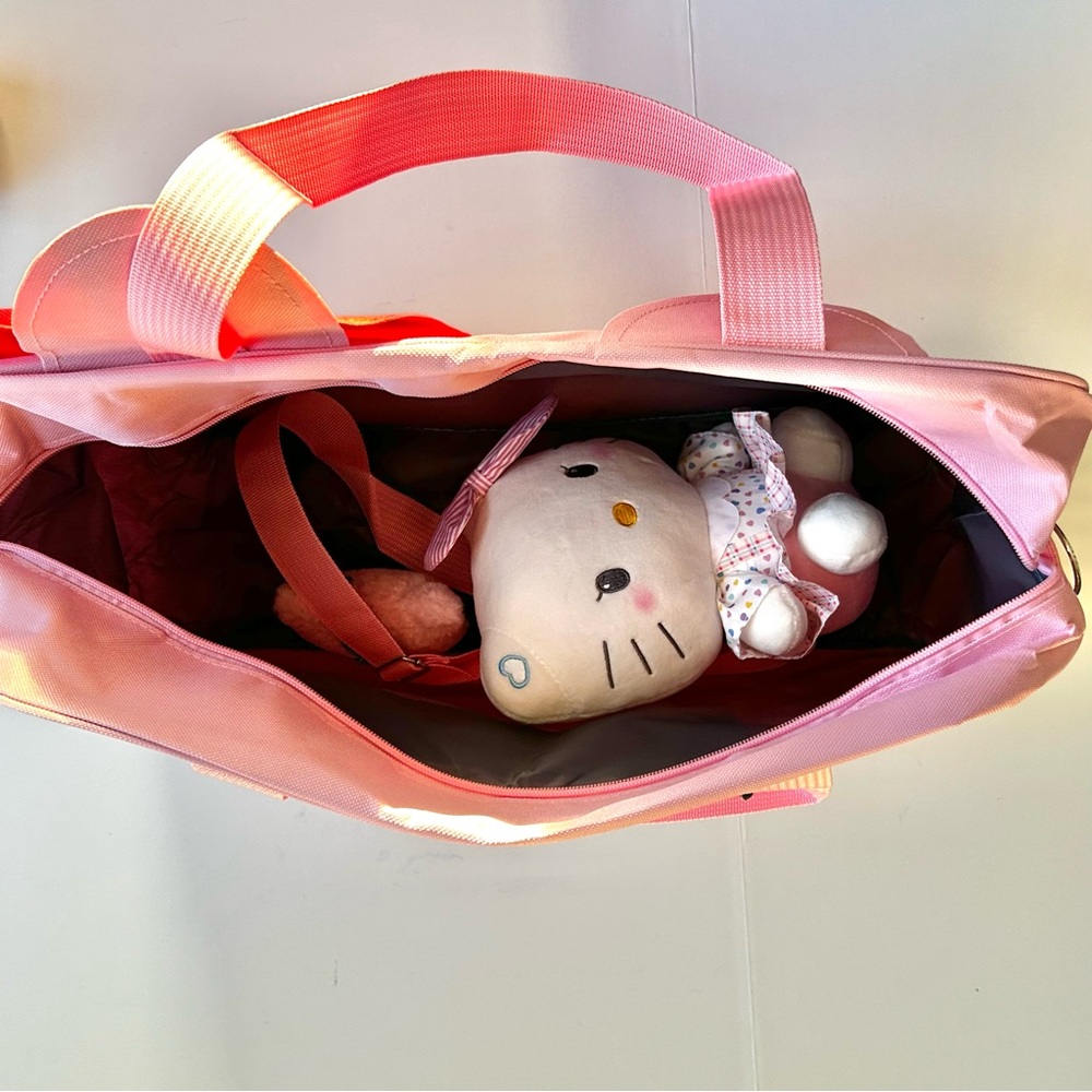 💝Hello Kitty Adorable Large Duffle Bag, Plush & Bag Charm - Picture 6 of 8